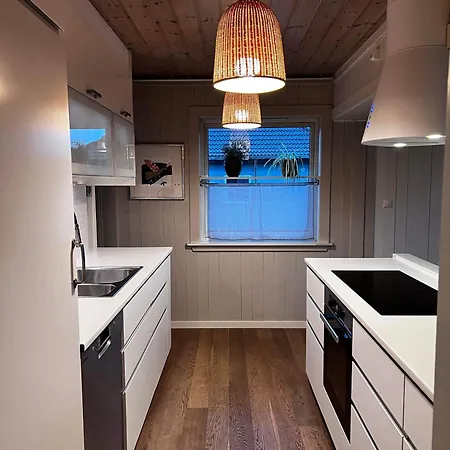 Close To Centre Of Kristiansand, 4 Bedrooms 2 Bathrooms Appartement *