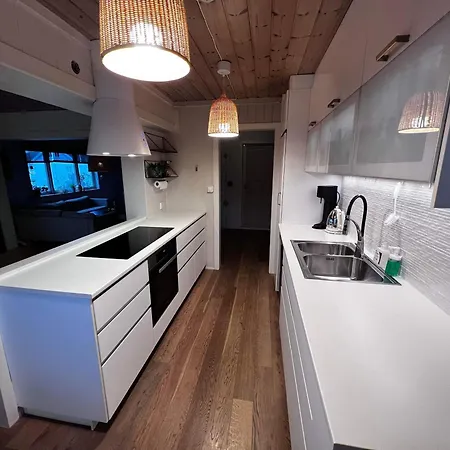 Апартаменты Close To Centre Of Kristiansand, 4 Bedrooms 2 Bathrooms